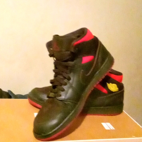 Jordan 1 Mid Last Shot Sneakers - Picture 3 of 4